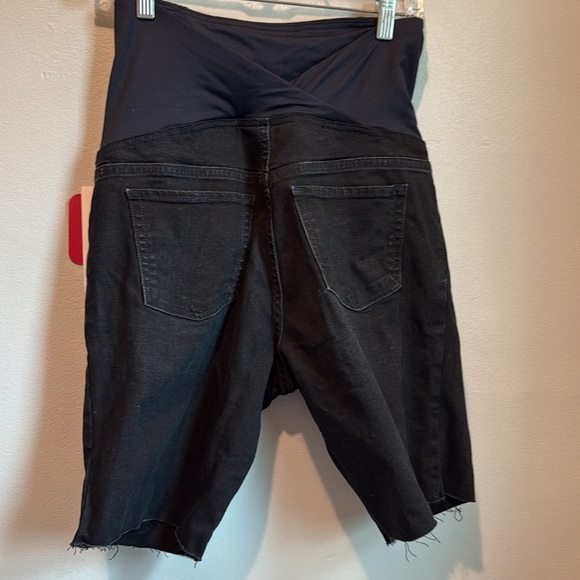 Isabel Maternity by Ingrid & Isabel Black Bermuda Shorts with Belly Support - Picture 10 of 11